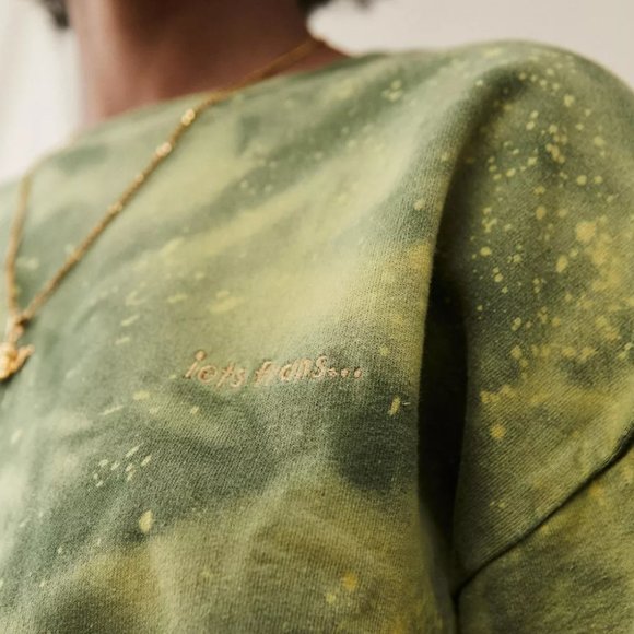 NWT UO 90s Bleach Lime/Olive Tie Dye iets frans Bubble Elastic Waist Sweatshirt - Picture 3 of 4